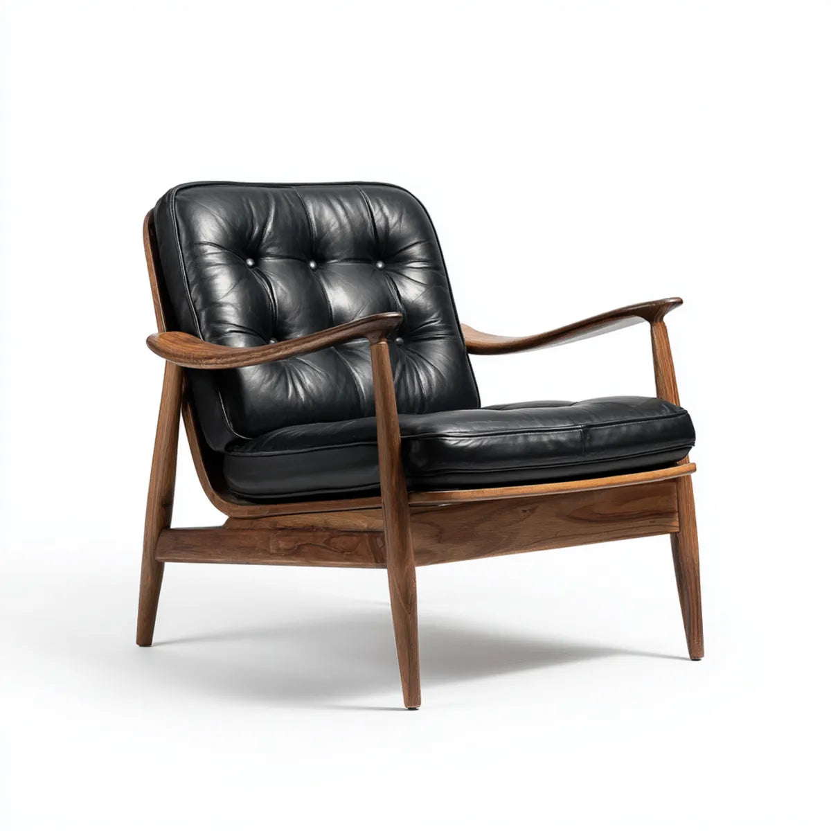 Fauteuil de salon noir en similicuir PU et noyer massif silhouette inclinée 76 x 82 x 86 cm